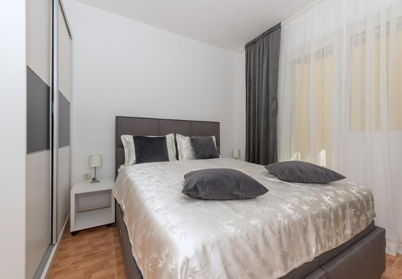 Apartments Ivi - 100 M From Pebble Beach Drašnice Eksteriør billede