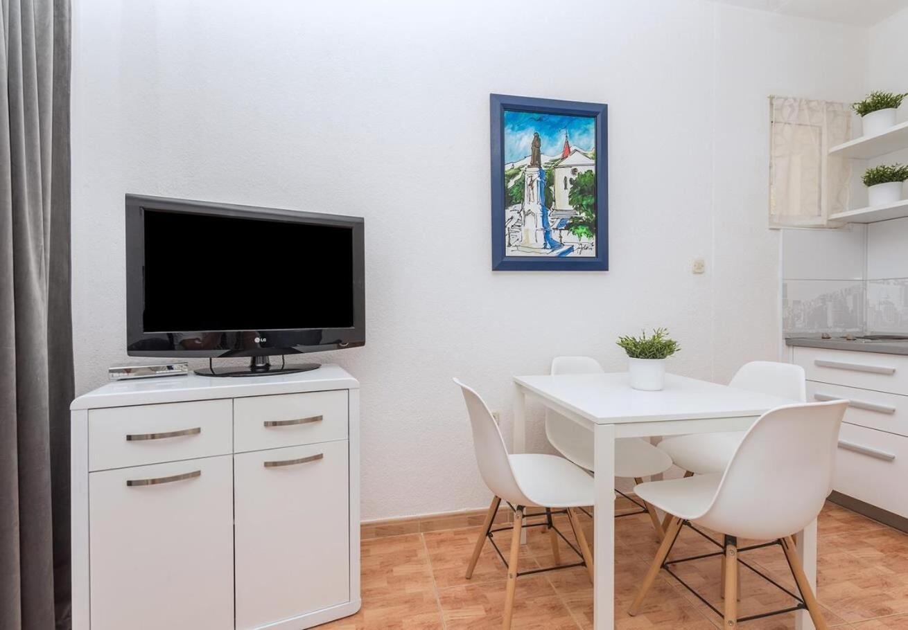 Apartments Ivi - 100 M From Pebble Beach Drašnice Eksteriør billede